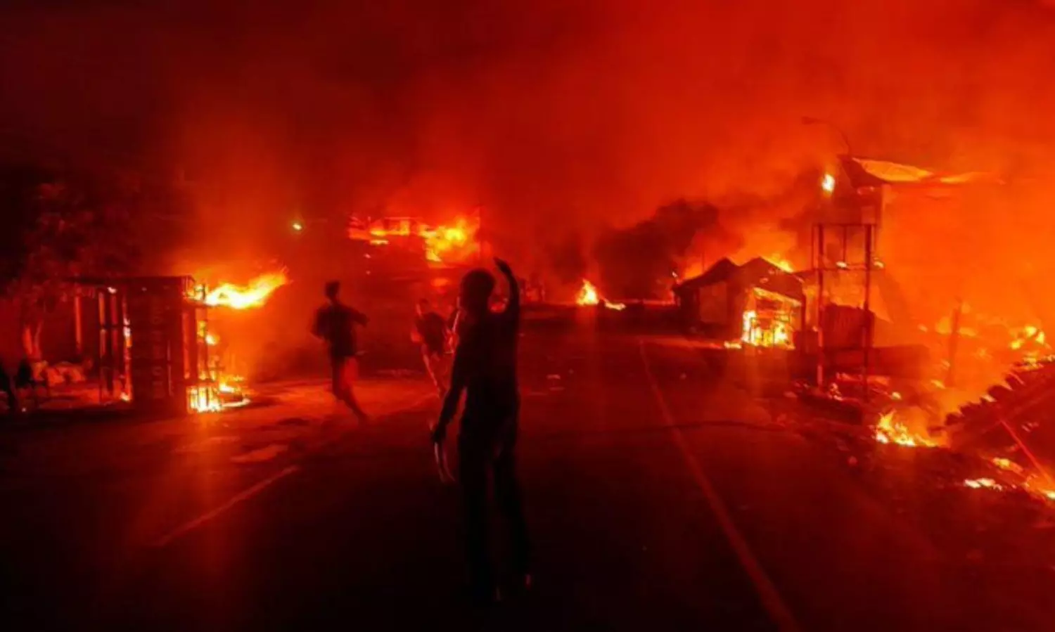 Violent mob sets houses ablaze in Manipurs Moreh district amidst tensions