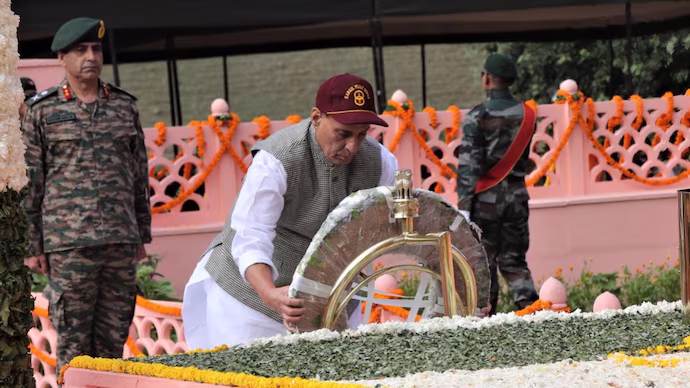 India can go any extreme including crossing Line of Control: Defence Minister