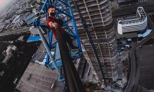 Man known for stunts dies after falling from 68-storey building