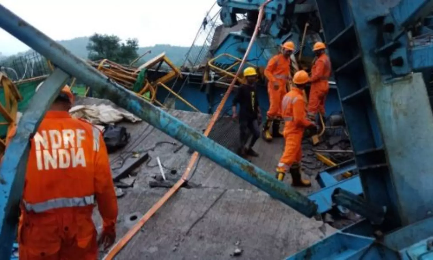 15 killed as crane crashes on girder in Mahaharashtra CM’s home district