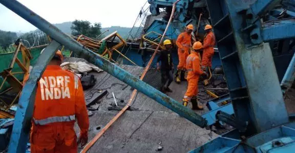 15 killed as crane crashes on girder in Mahaharashtra CM’s home district