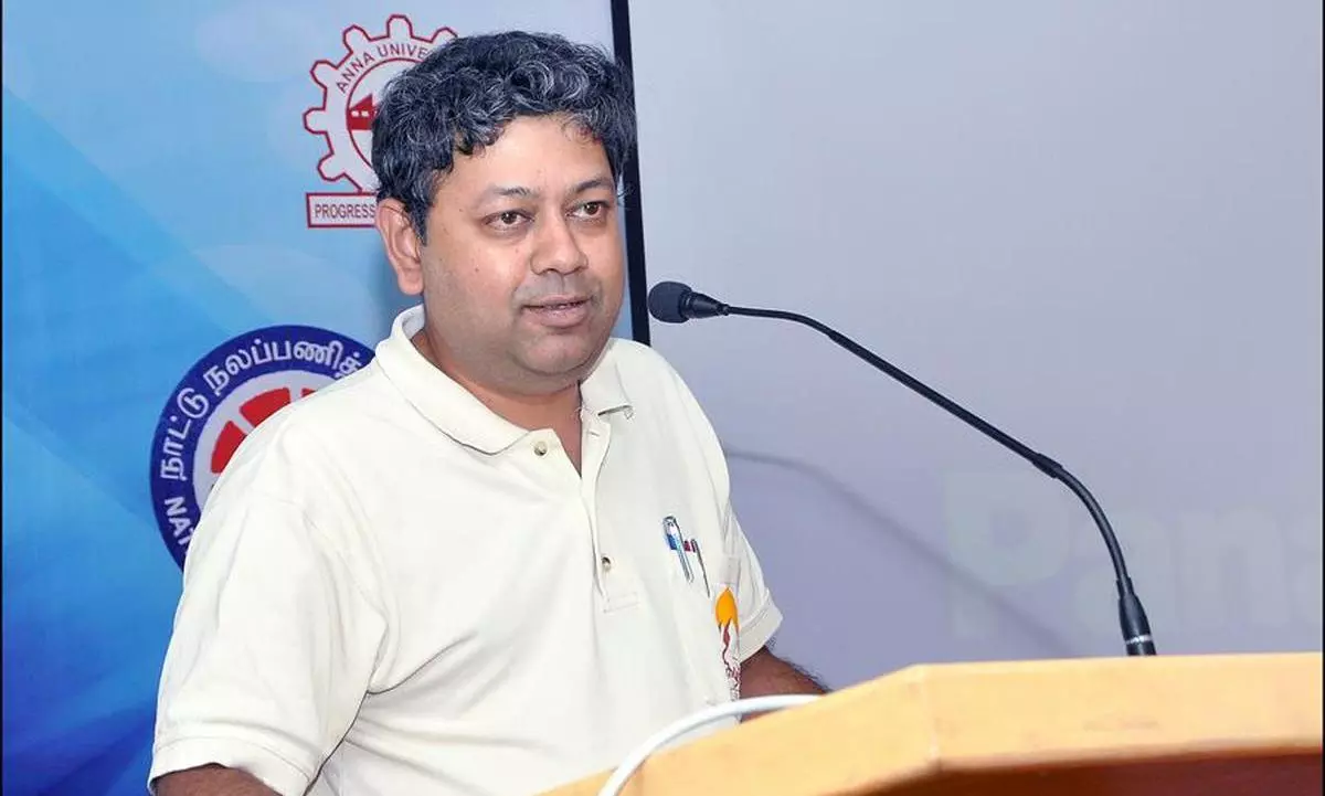 Writers, historians rally behind Badri Seshadri, urge CM Stalin for his release Writers, historians rally behind Badri Seshadri, urge CM Stalin for his release