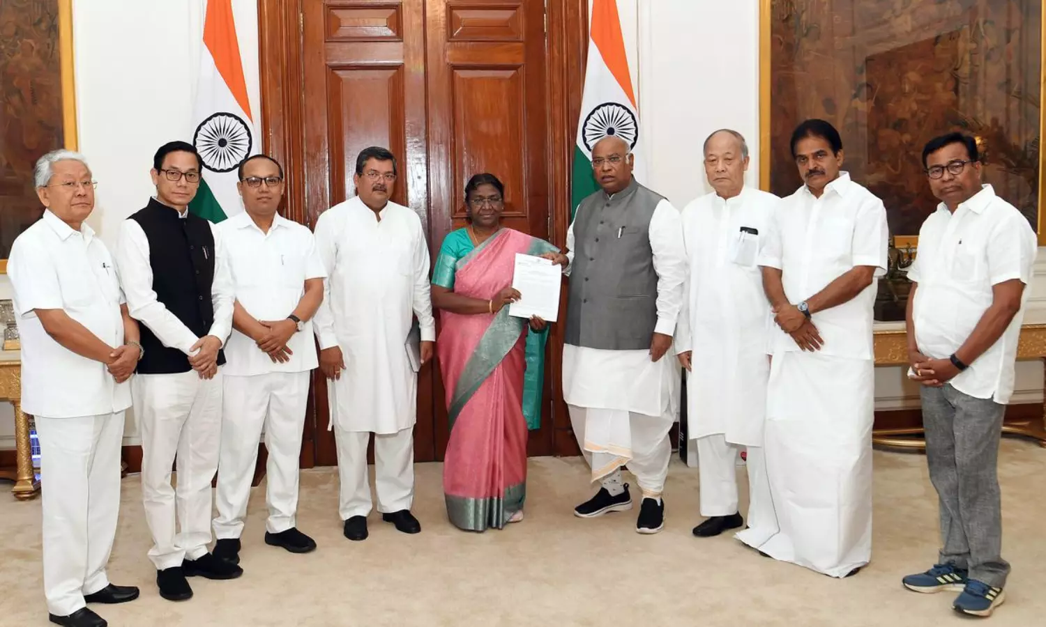 Manipur Violence: Opposition leaders meet President Murmu