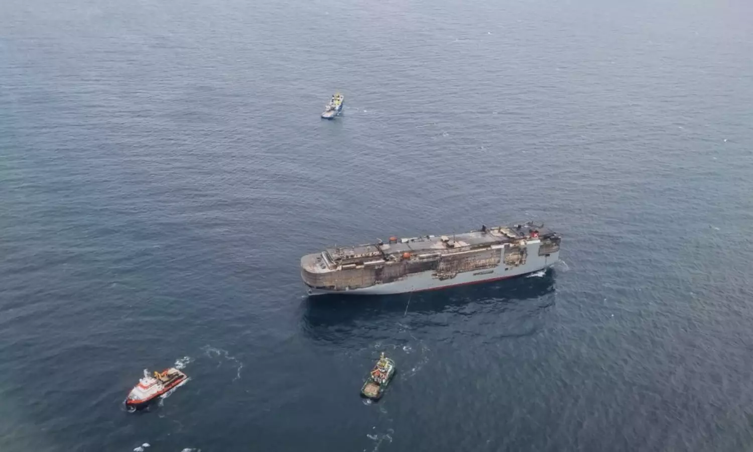 Burnt-out car carrier arrived in Dutch port for salvage