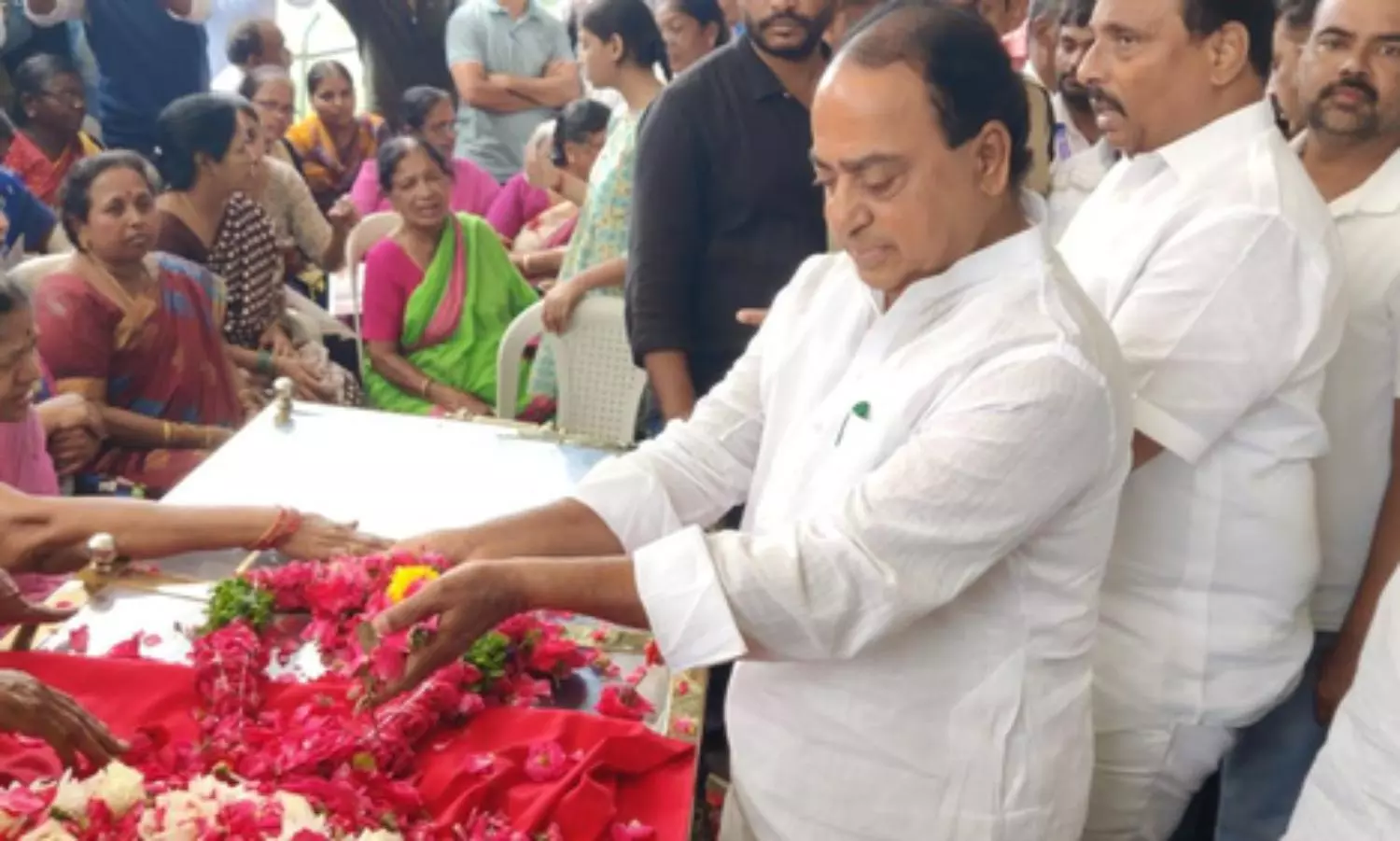 Last rites of Gaddar to be held today, several leaders pay last respects