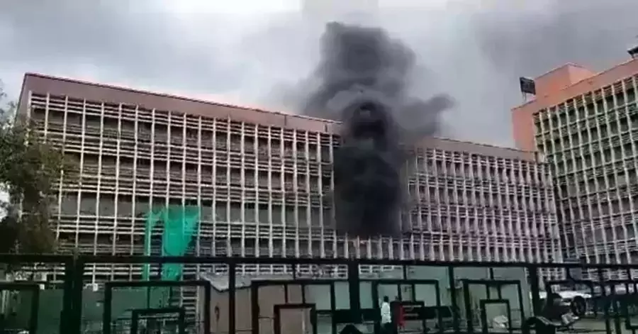Fire breaks out in Delhi AIIMS building, 8 fire tenders rushed; No casualties