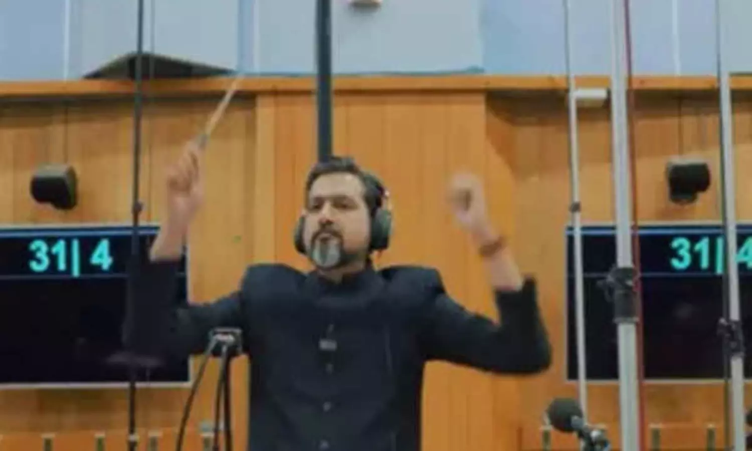 Indian conducts UK’s Royal Philharmonic Orchestra performance of ‘Jana Gana Mana’