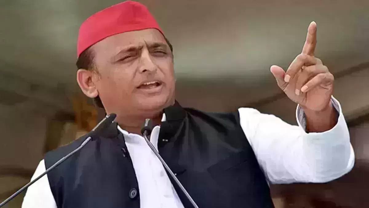 Akhilesh Yadav accuses Yogi Adityanath of dynasticism
