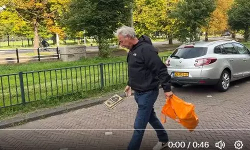 Dutch anti-Islam group leader seen desecrating Quran under police protection
