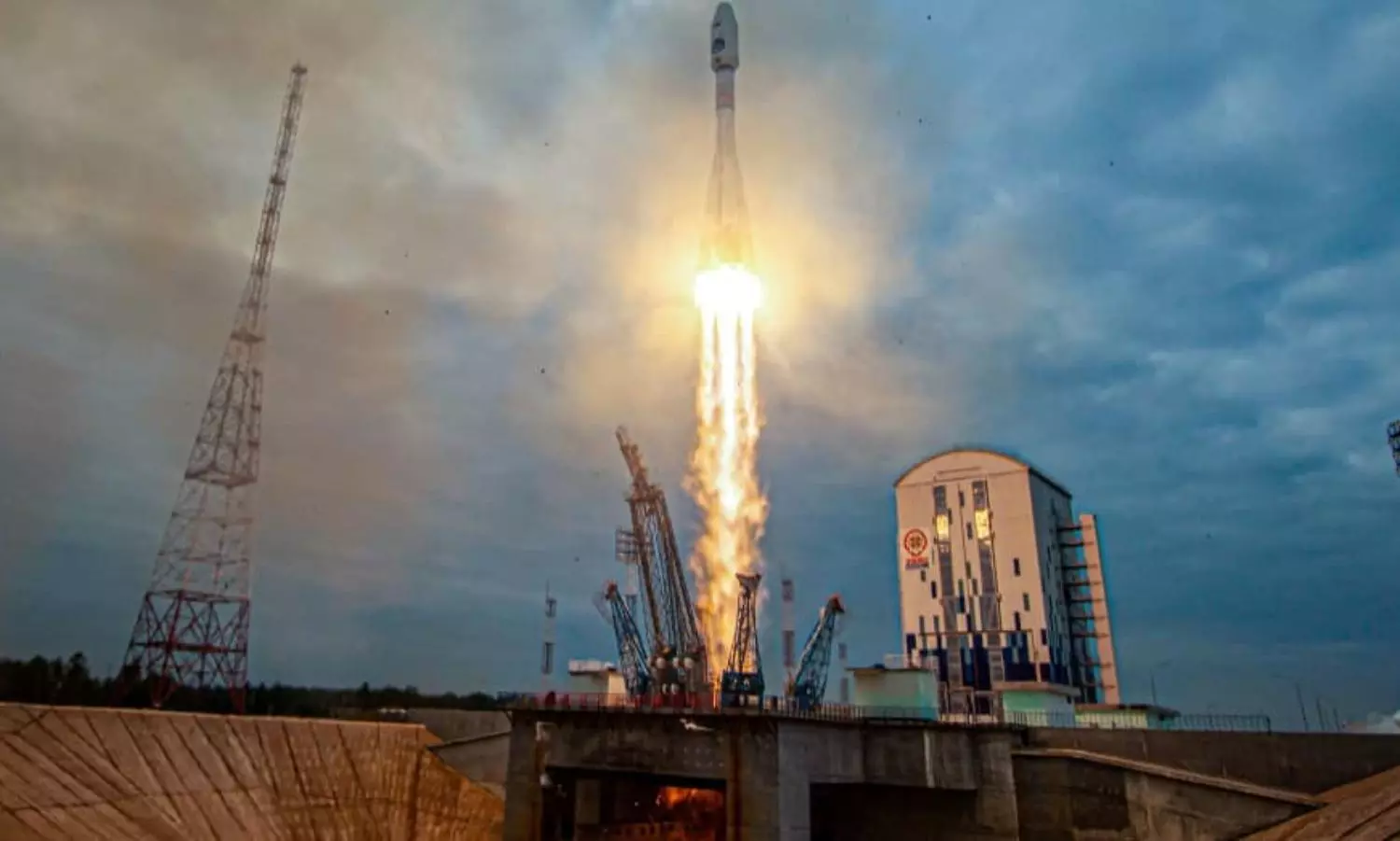 Russias Luna-25 Moon mission faces anomaly ahead of planned landing