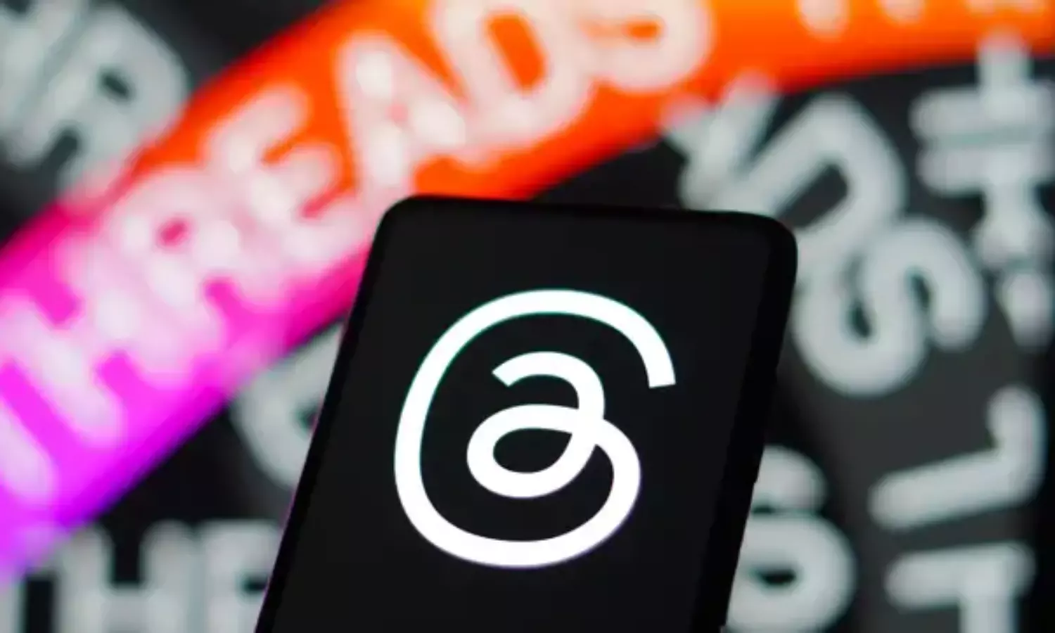 Threads rolling out web version amid usage drop