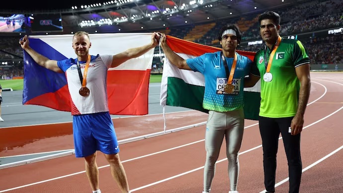 Neeraj Chopra’s heartwarming gesture towards Pak’s Arshad Nadeem wins hearts; video viral