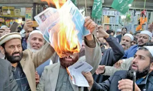 Pakistan ‘paving way towards a civil war’, people burn electricity bills