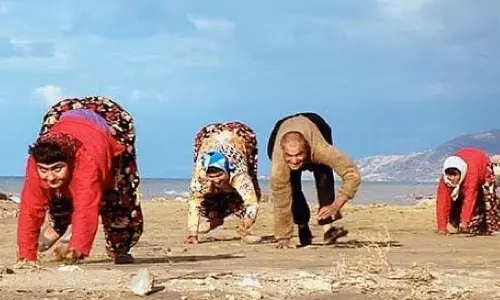 Walking on all fours: Turkish Family’s behaviour baffles scientists