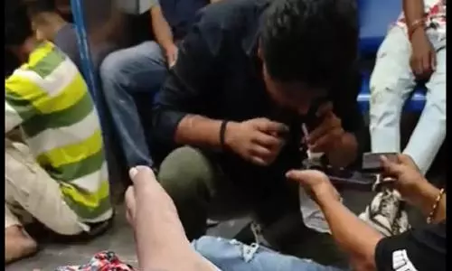 Man snorting drugs on Mumbai local in viral video; Railway responds