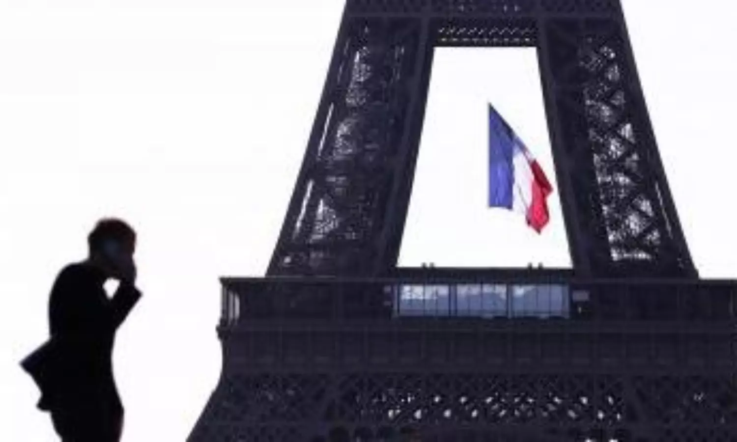 Eiffel Tower pays tribute to Morocco quake victims; goes dark