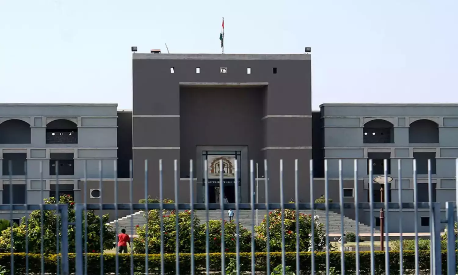 Gujarat HC denies priority hearing for Kejriwal, Sanjay Singh in defamation case