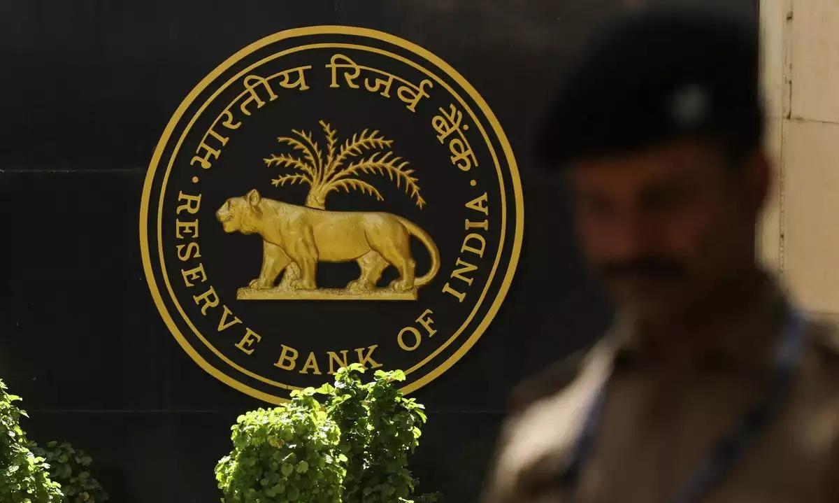 RBI fines SBI, Indian Bank, Punjab & Sind Bank for breach of norms