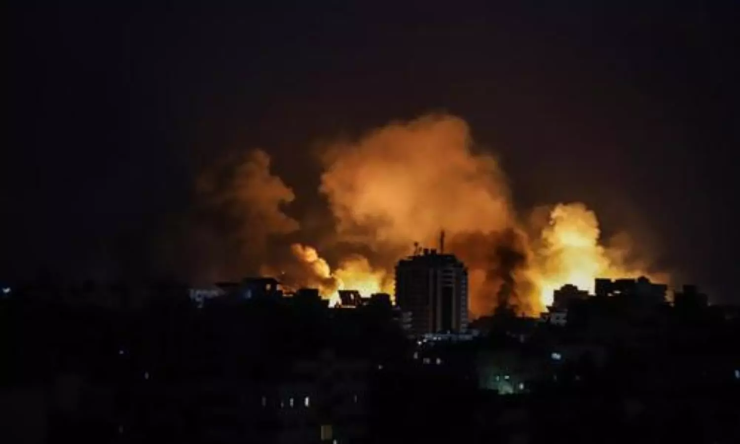 Israeli airstrikes hit Damascus and Aleppo airports, 1 killed