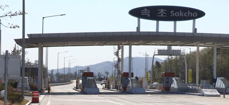 Four people from North Korea defect to S.Korea in a small boat Four people from North Korea defect to S.Korea in a small boat