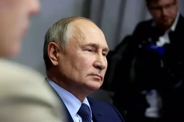Putin ‘found lying on floor’ after cardiac arrest, says former Kremlin insider