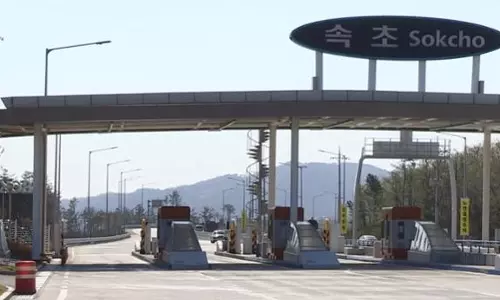 Four people from North Korea defect to S.Korea in a small boat