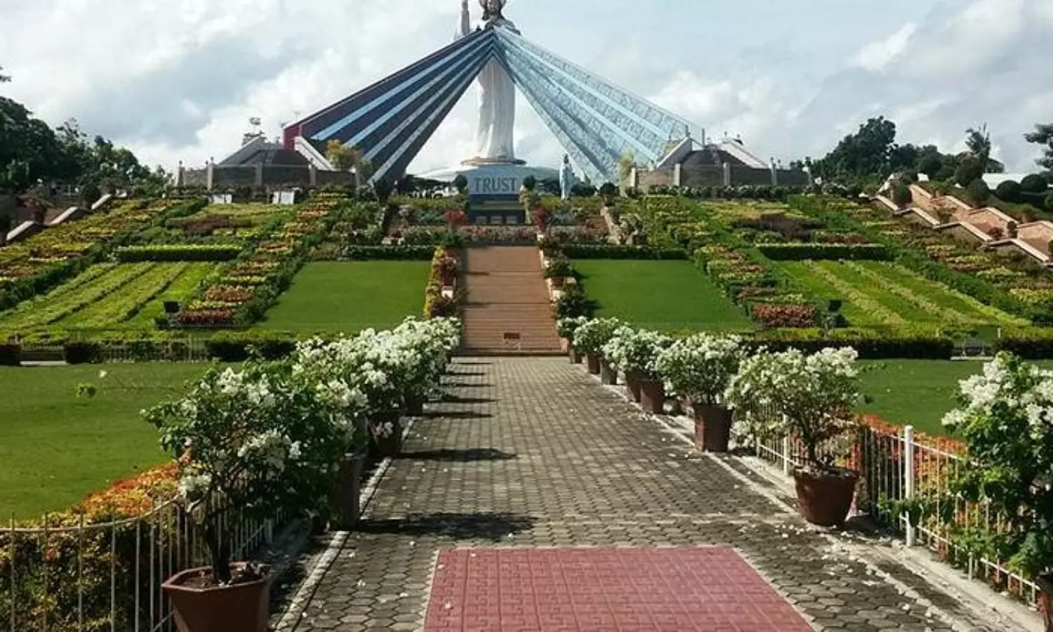 El Salvador charges $1,000 fee on Travellers from India, Africa