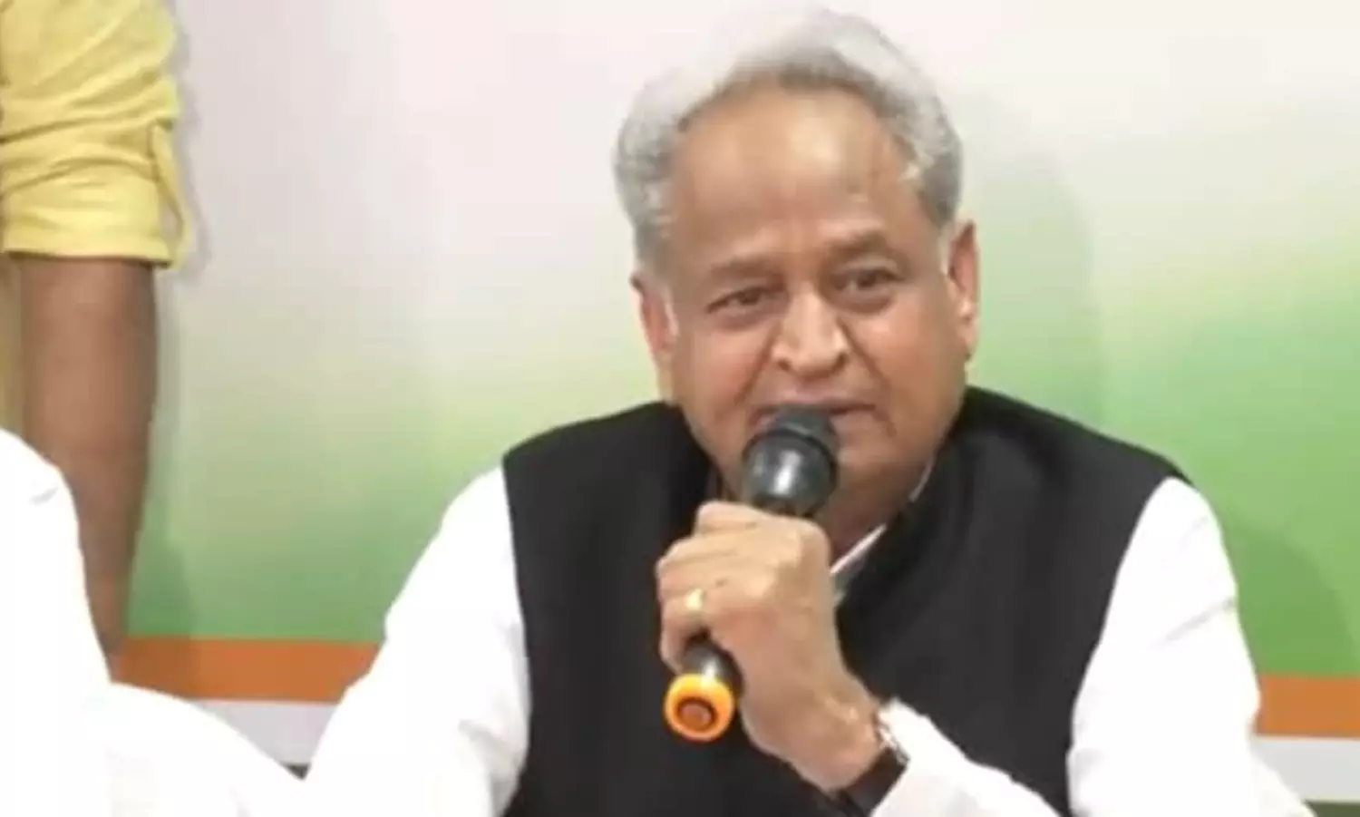 Ashok Gehlot criticises ED, says they roam around more than stray dogs