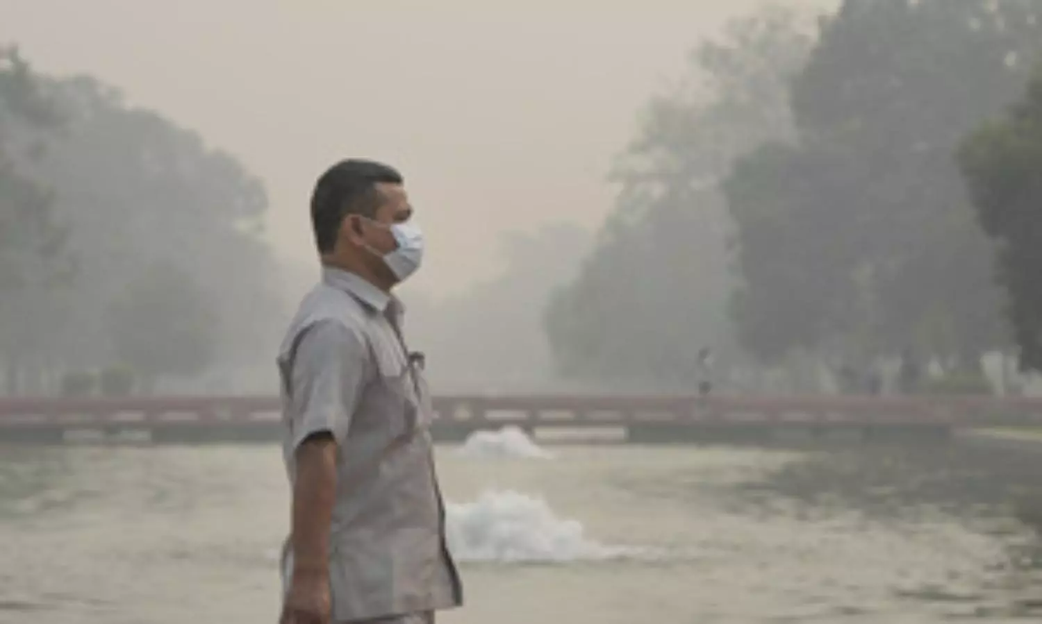 Non-essential construction banned in Delhi, schools shut as air quality worsens