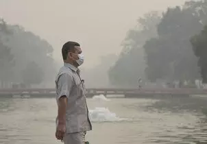 Non-essential construction banned in Delhi, schools shut as air quality worsens
