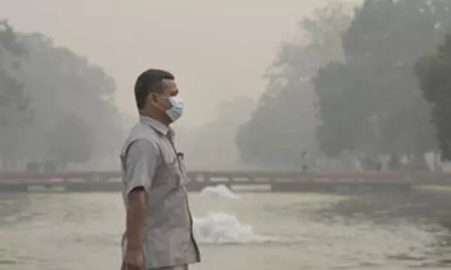 Non-essential construction banned in Delhi, schools shut as air quality worsens