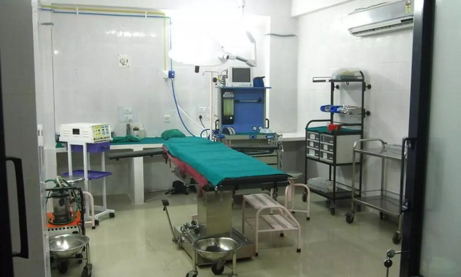 UP hospital sealed after compounder treats child who later died