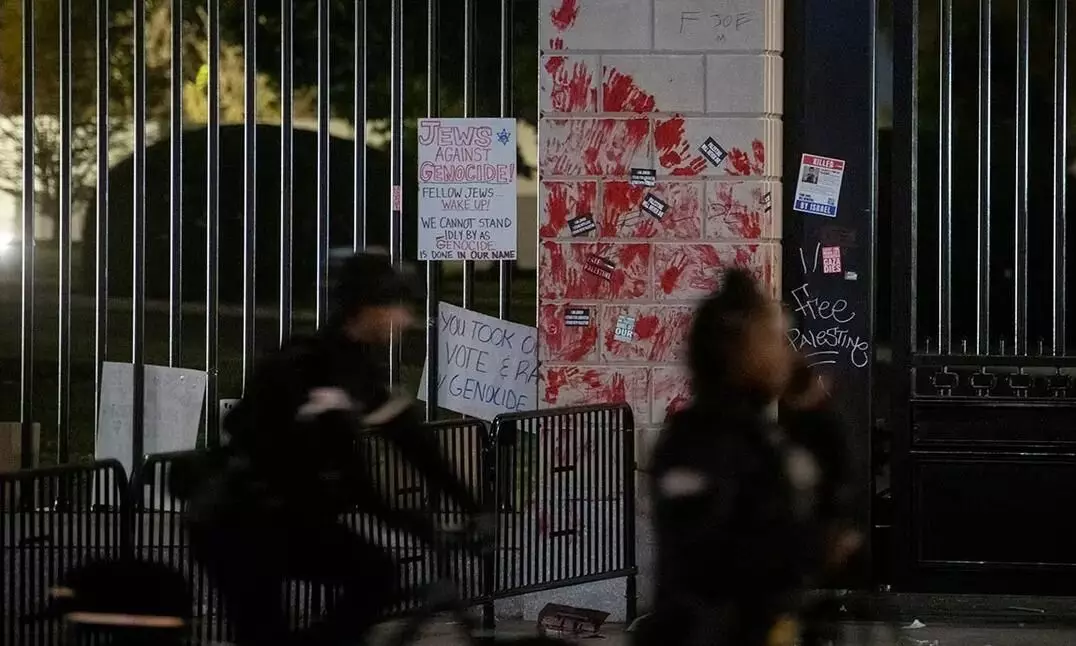 Pro-Palestine protesters smear White House gates with blood-red paint