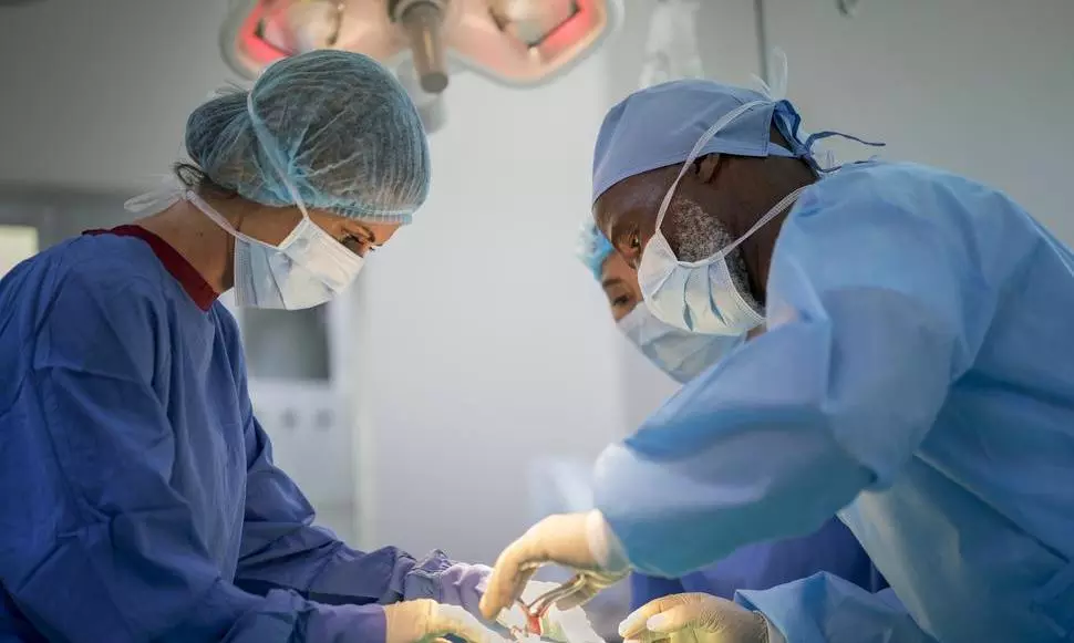 UK surgeons perform combined C-sec, ovarian cancer surgery on 4 women