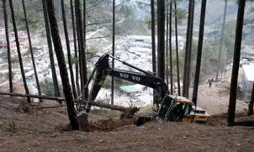 Uttarkashi tunnel collapse: New road, vertical hole planned to rescue workers