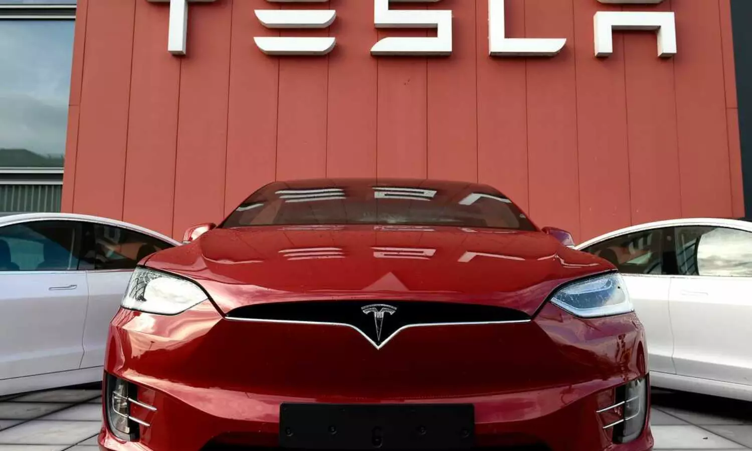 Tesla to ink pact with India for EV imports, local factory: report