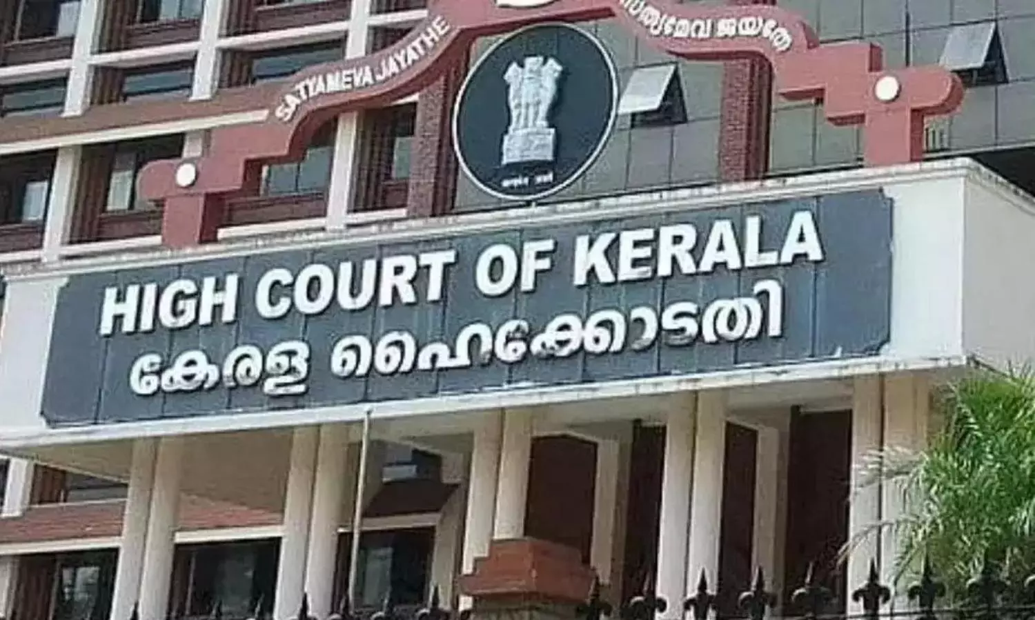 Kerala HC initiates contempt case against 29 lawyers for misbehaving with woman Magistrate