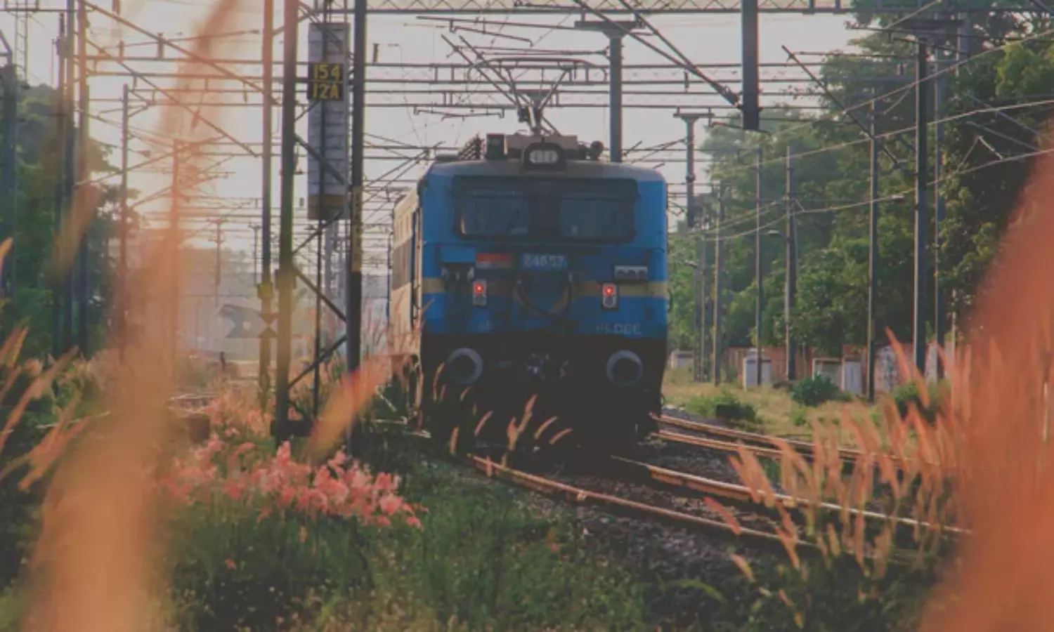 40 passengers on Chennai-Pune train fall sick after consuming food