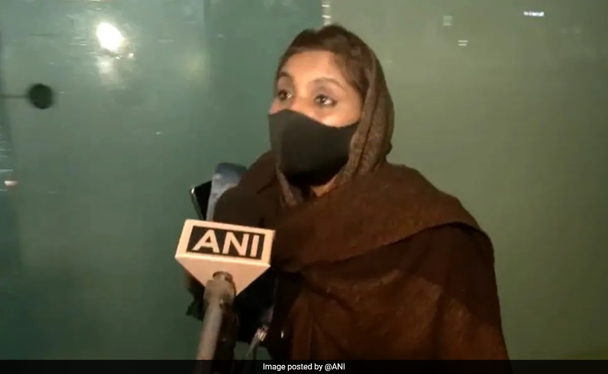 Married Indian woman who went to Pak to marry Facebook friend returns home Married Indian woman who went to Pak to marry Facebook friend returns home