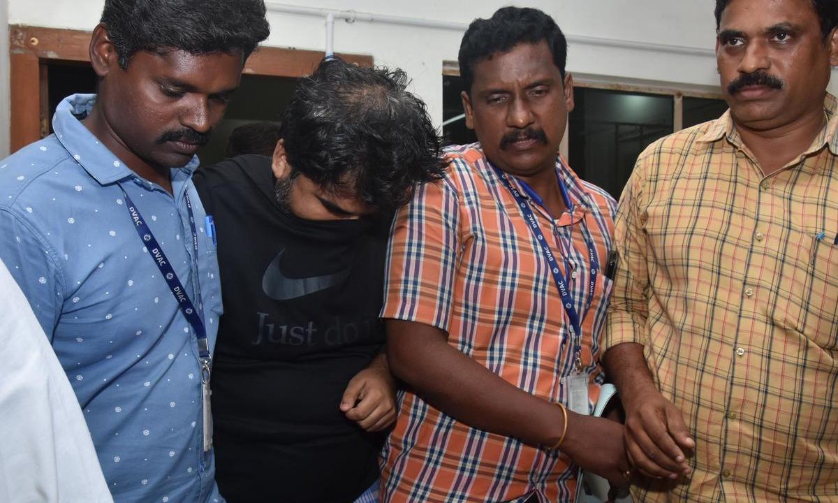 Tamil Nadu vigilance arrests ED officer on bribe charge Tamil Nadu vigilance arrests ED officer on bribe charge