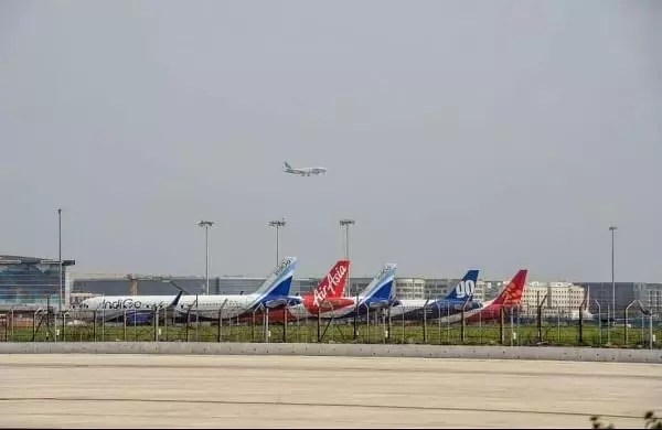 Around 20 flights diverted from Delhi airport due to bad weather