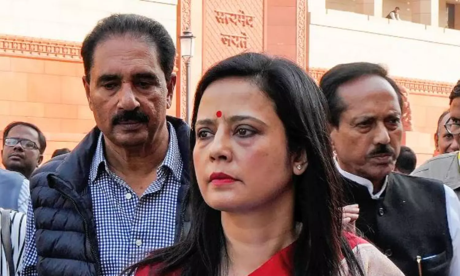 What options are left for Mahua to fight expulsion from Parliament?
