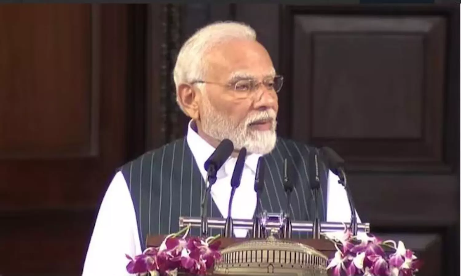 Women of the country together a big caste: PM Modi