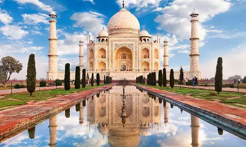 Women group made to apologise for performing yoga at Taj Mahal