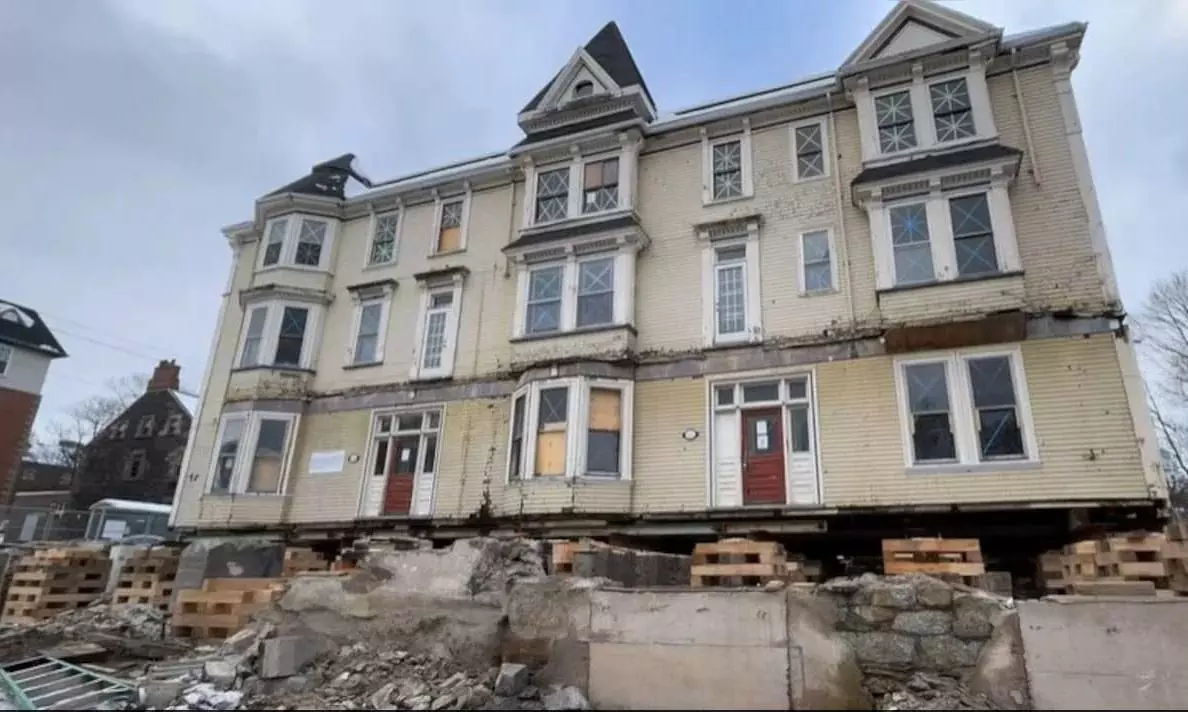 220-ton Canada hotel’s ‘soapy’ relocation with 700 soap bars