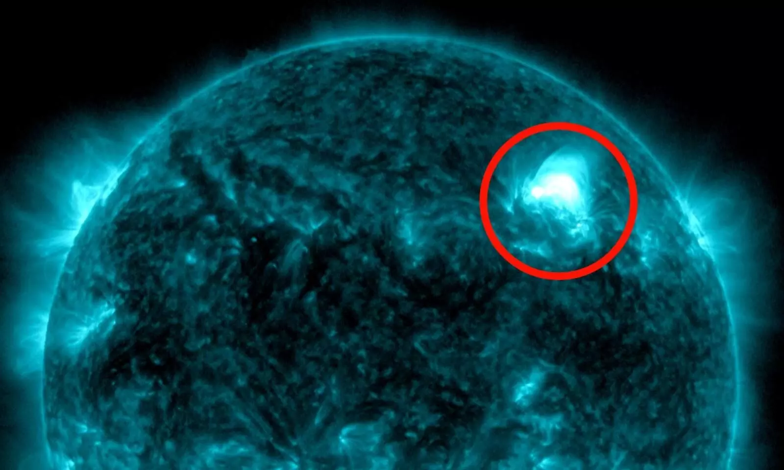 NASA captures X8-class flare hits earth, disrupting radio communications