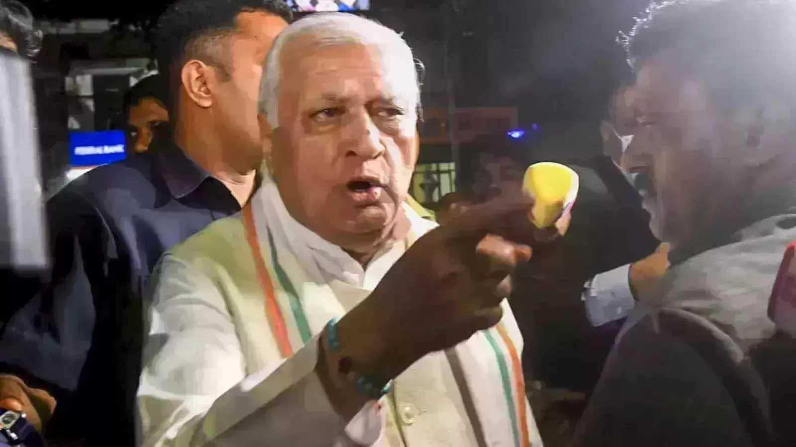 Criminals hired by Pinarayi Vijayan: Kerala Governor hits out at SFI