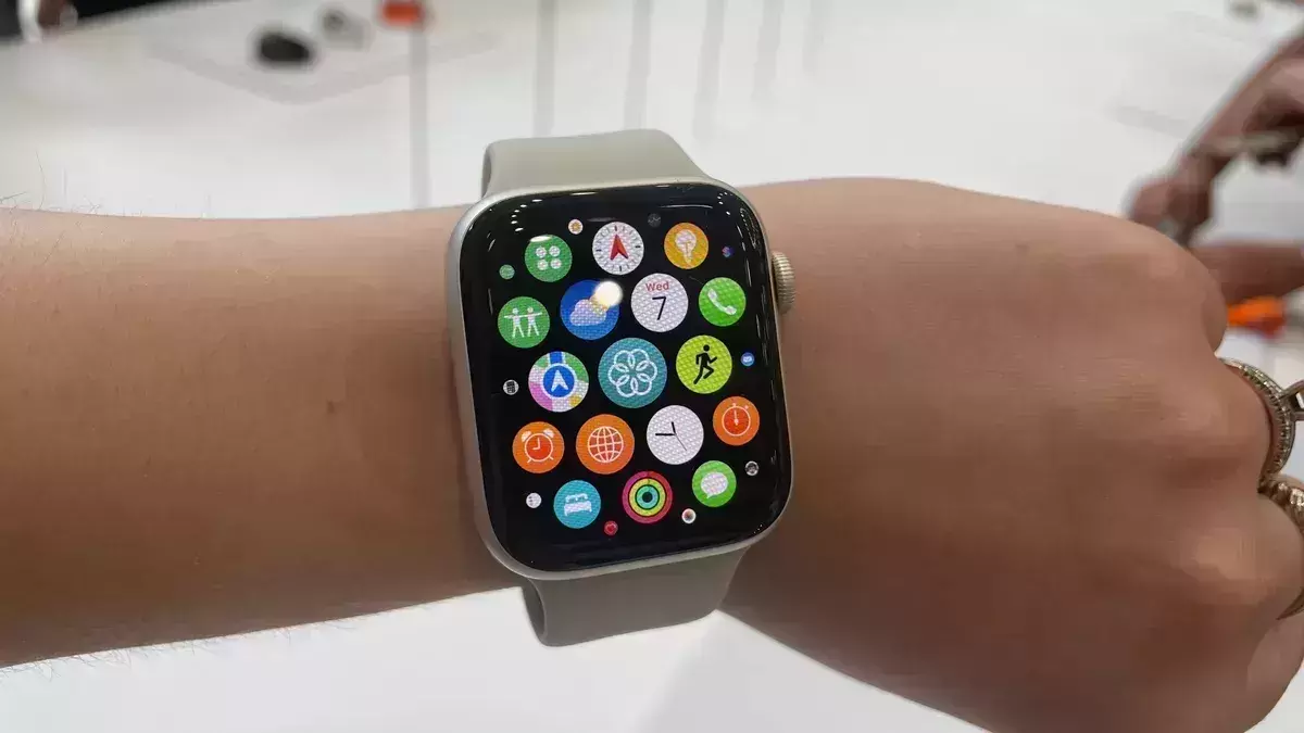 Facing ban on Smartwatches, Apple working on changes in technology