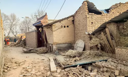 Rescuers struggle in sub-zero temperatures, as quake toll in China climbs to 118