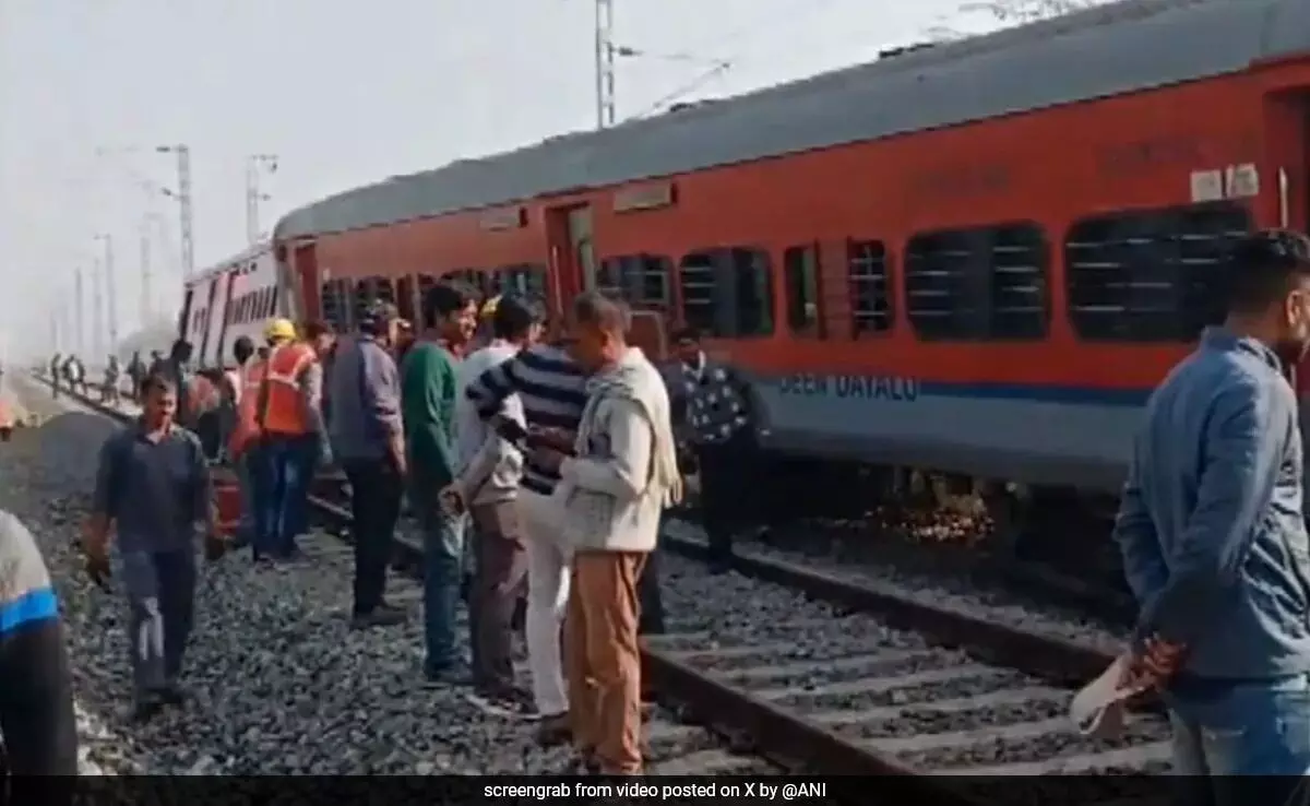 Four coaches of train headed for Kolkata derails in Ajmer, Rajasthan